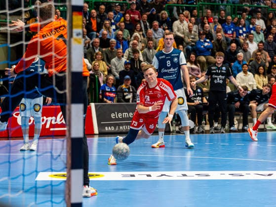 Timo Kastening (MT Melsungen, 73) beim Torwurf gegen Christopher Rudeck (Bergischer HC, 01) Bergischer HC vs. MT Melsungen, Handball, 1. Bundesliga, 20. Spieltag, Saison 2025 2026, 11.02.2026 Bergischer HC vs. MT Melsungen, Handball, 1. Bundesliga, 20. Spieltag, Saison 2025 2026, 11.02.2026 Wuppertal Copyright: xEibner-Pressefoto DamianxKruczynx EP_DKI