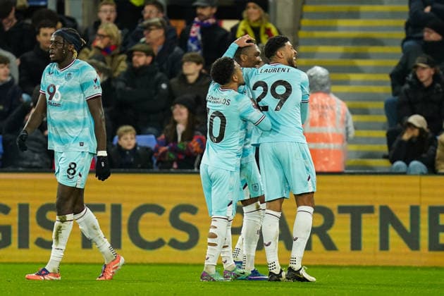 Crystal Palace v Burnley, Premier League Jaidon Anthony of Burnley celebrating his goal to make it 2-2 during the Crystal Palace v Burnley Premier League match at Selhurst Park, London, England on 11 February 2026 Credit: Dylan Hepworth Every Second Media Editorial use only. All images are copyright Every Second Media Limited. No images may be reproduced without prior permission. All rights reserved. Premier League and Football League images are subject to licensing agreements with Football DataCo Limited. see https: www.football-dataco.com Copyright: xIMAGO EveryxSecondxMediax ESM-1798-0053 DylanxHepworthx xEveryxSecondxMediax