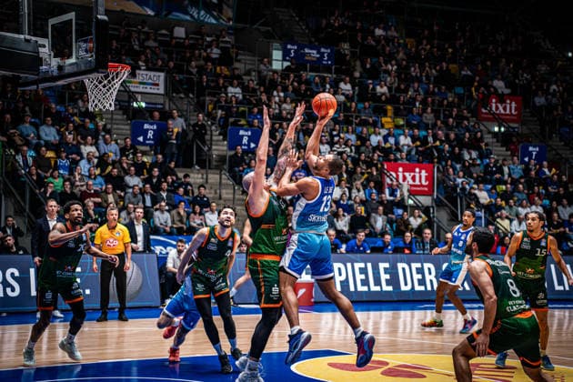 11.02.2026, xhfmx, Basketball easyCredit BBL Bundesliga, Frankfurt Skyliners - VET-CONCEPT Gladiators Trier v.l. Maik Zirbes (VET-Concept Gladiators Trier), Jaedon LeDee (Skyliners Frankfurt) (DFL DFB REGULATIONS PROHIBIT ANY USE OF PHOTOGRAPHS as IMAGE SEQUENCES and or QUASI-VIDEO) Frankfurt am Main