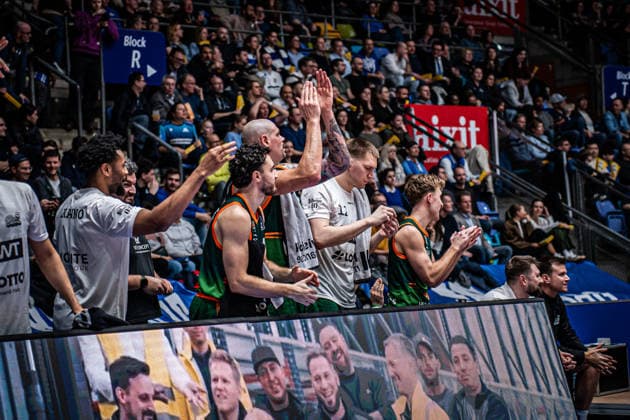 11.02.2026, xhfmx, Basketball easyCredit BBL Bundesliga, Frankfurt Skyliners - VET-CONCEPT Gladiators Trier Trierer Bank jubelt (DFL DFB REGULATIONS PROHIBIT ANY USE OF PHOTOGRAPHS as IMAGE SEQUENCES and or QUASI-VIDEO) Frankfurt am Main