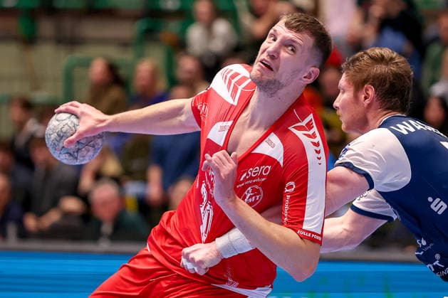 11.02.2026, Handball, 1.HBL, Bergischer HC - MT Melsungen, 20. Spieltag, Uni-Halle Wuppertal: Uladzislau Kulesh (Melsungen 20) im Zweikampf gegen Johannes Wasielewski (BHC 77) Nordrhein-Westfalen Deutschland