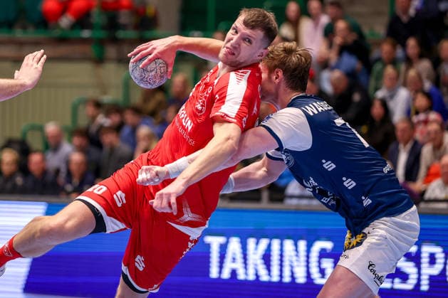 11.02.2026, Handball, 1.HBL, Bergischer HC - MT Melsungen, 20. Spieltag, Uni-Halle Wuppertal: Uladzislau Kulesh (Melsungen 20) im Zweikampf gegen Johannes Wasielewski (BHC 77) Nordrhein-Westfalen Deutschland