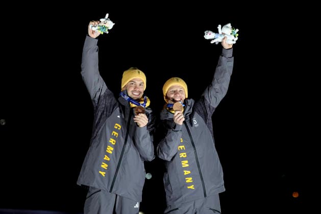 OLYMPICS - Winter Olympic Games, Olympische Spiele, Olympia, OS Milano Cortina 2026 CORTINA D AMPEZZO,ITALY,11.FEB.26 - OLYMPICS, LUGE - Winter Olympic Games Milano Cortina 2026, men, doubles, medal ceremony. Image shows the rejoicing of Tobias Wendl (GER) and Tobias Artl (GER).  GEPAxpictures xMaticxKlansek