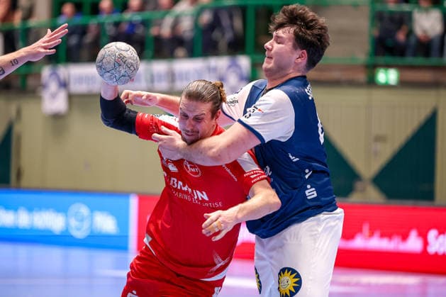 11.02.2026, Handball, 1.HBL, Bergischer HC - MT Melsungen, 20. Spieltag, Uni-Halle Wuppertal: Olle Forsell-Schefvert (Melsungen 25) im Zweikampf gegen Aron Seesing (BHC 49) Nordrhein-Westfalen Deutschland