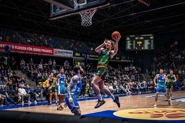 11.02.2026, xhfmx, Basketball easyCredit BBL Bundesliga, Frankfurt Skyliners - VET-CONCEPT Gladiators Trier v.l. Logan Johnson (Skyliners Frankfurt);, Marco Hollersbacher (VET-Concept Gladiators Trier) (DFL DFB REGULATIONS PROHIBIT ANY USE OF PHOTOGRAPHS as IMAGE SEQUENCES and or QUASI-VIDEO) Frankfurt am Main