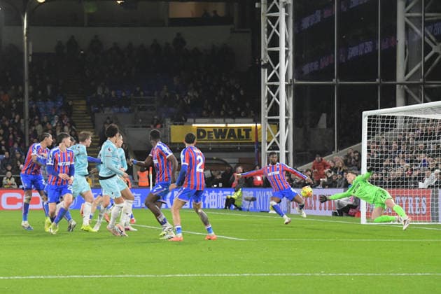 Crystal Palace v Burnley, Premier League GOAL 3-2 scored by Bashir Humphreys Defender of Burnley FC during the Premier League match between Crystal Palace and Burnley at Selhurst Park, London, UK on 11 February 2026. London Selhurst Park Greater London UK Editorial use only DataCo restrictions apply See www.football-dataco.com , Copyright: xJeffxMoodx PSI-23733-0010