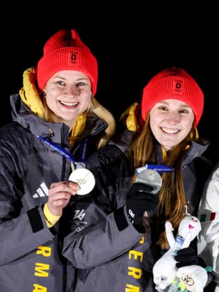 OLYMPICS - Winter Olympic Games, Olympische Spiele, Olympia, OS Milano Cortina 2026 CORTINA D AMPEZZO,ITALY,11.FEB.26 - OLYMPICS, LUGE - Winter Olympic Games Milano Cortina 2026, women, doubles, medal ceremony. Image shows Dajana Eitberger and Magdalena Matschina (GER).  GEPAxpictures xMaticxKlansek