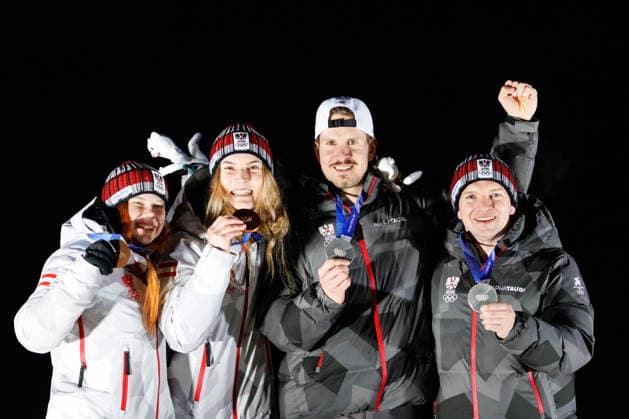 OLYMPICS - Winter Olympic Games, Olympische Spiele, Olympia, OS Milano Cortina 2026 CORTINA D AMPEZZO,ITALY,11.FEB.26 - OLYMPICS, LUGE - Winter Olympic Games Milano Cortina 2026, wome, men, doubles, medal ceremony. Image shows the rejoicing of Lara Michaela Kipp, Selina Egle, Thomas Steu and Wolfgang Kindl (AUT). Keywords: medal.  GEPAxpictures xMaticxKlansek