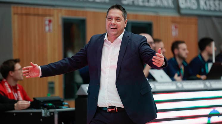 Im Bild: Verwunderung bei Head-Coach Sasa Filipovski (Wuerzburg Baskets) 11.02.2026, Fitness First Wuerzburg Baskets vs. Unicaja Malaga, Basketball Champions League, Round of 16, Group K, 4. Spieltag, Deutschland, 97072, tectake-Arena Wuerzburg, Copyright: HMBxMedia xJulienxBecker
