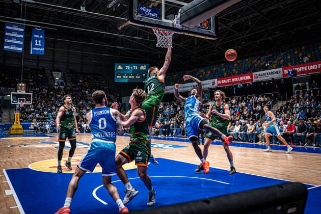 11.02.2026, xhfmx, Basketball easyCredit BBL Bundesliga, Frankfurt Skyliners - VET-CONCEPT Gladiators Trier v.l. Marten Linßen (VET-Concept Gladiators Trier), Isaiah Swope (Skyliners Frankfurt) (DFL DFB REGULATIONS PROHIBIT ANY USE OF PHOTOGRAPHS as IMAGE SEQUENCES and or QUASI-VIDEO) Frankfurt am Main