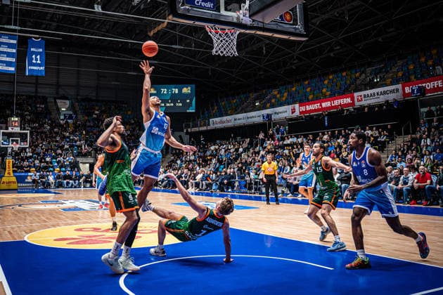 11.02.2026, xhfmx, Basketball easyCredit BBL Bundesliga, Frankfurt Skyliners - VET-CONCEPT Gladiators Trier v.l. Jaedon LeDee (Skyliners Frankfurt), Steven Ashworth (VET-Concept Gladiators Trier) (DFL DFB REGULATIONS PROHIBIT ANY USE OF PHOTOGRAPHS as IMAGE SEQUENCES and or QUASI-VIDEO) Frankfurt am Main