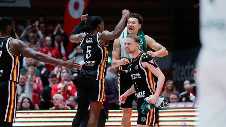 Im Bild: Jubel bei v.li. Eddy Edigin (Wuerzburg Baskets, 27), Marcus Carr(Wuerzburg Baskets, 5), Brae Ivey (Wuerzburg Baskets, 11) und Lukas Herzog (Wuerzburg Baskets, 1) 11.02.2026, Fitness First Wuerzburg Baskets vs. Unicaja Malaga, Basketball Champions League, Round of 16, Group K, 4. Spieltag, Deutschland, 97072, tectake-Arena Wuerzburg, Copyright: HMBxMedia xJulienxBecker