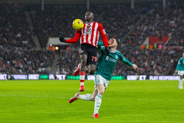 Football - FA Premier League - Sunderland AFC v Liverpool FC SUNDERLAND, ENGLAND - Wednesday, February 11, 2026: Liverpool s Andy Robertson (R) is challenged by Sunderland s Habib Diarra during the FA Premier League match between Sunderland AFC and Liverpool FC at the Stadium of Light. (Photo by David Rawcliffe Propaganda) SUNDERLAND Stadium of Light TYNE AND WEAR ENGLAND  Copyright: xDavidxRawcliffex P2026-02-11-Sunderland_Liverpool-76