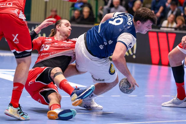 11.02.2026, Handball, 1.HBL, Bergischer HC - MT Melsungen, 20. Spieltag, Uni-Halle Wuppertal: Aron Seesing (BHC 49) im Zweikampf gegen Olle Forsell-Schefvert (Melsungen 25) Nordrhein-Westfalen Deutschland