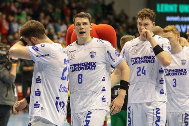 11.02.2026, xgox, Handball - Daikin HBL SC Magdeburg - TBV Lemgo-Lippe emspor, v.l. Tim Suton (Lemgo, 23), Frederik Simak (Lemgo, 8), Joel Wilecke (Lemgo, 24) enttaeuscht, schaut enttaeuscht, niedergeschlagen, disappointed Magdeburg