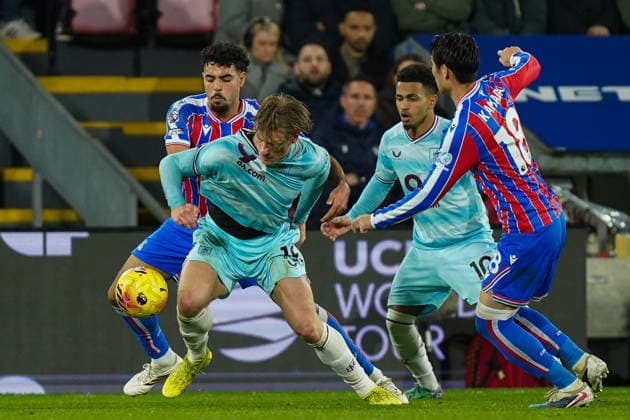Crystal Palace v Burnley, Premier League Zian Flemming of Burnley under pressure from Chadi Riad of Crystal Palace and Daichi Kamada of Crystal Palace during the Crystal Palace v Burnley Premier League match at Selhurst Park, London, England on 11 February 2026 Credit: Dylan Hepworth Every Second Media Editorial use only. All images are copyright Every Second Media Limited. No images may be reproduced without prior permission. All rights reserved. Premier League and Football League images are subject to licensing agreements with Football DataCo Limited. see https: www.football-dataco.com Copyright: xIMAGO EveryxSecondxMediax ESM-1798-0072 DylanxHepworthx xEveryxSecondxMediax