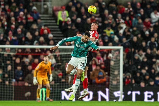 Premier League Sunderland v Liverpool Daniel Ballard of Sunderland jumps up to win the high ball from Cody Gakpo of Liverpool during the Premier League match Sunderland vs Liverpool at Stadium Of Light, Sunderland, United Kingdom on 11 February 2026 (Photo by Alfie Cosgrove News Images) Sunderland Stadium Of Light Tyne and Wear United Kingdom Copyright: xAlfiexCosgrove NewsxImagesx