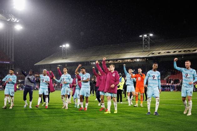 Burnley players celebrate at full time Crystal Palace v Burnley, Premier League, Football, Selhurst Park, London, UK - 11 Feb 2026London Selhurst Park United Kingdom EDITORIAL USE ONLY No use with unauthorised audio, video, data, fixture lists, club league logos or live services. Online in-match use limited to 120 images, no video emulation. No use in betting, games or single club league player publications. Copyright: xSimonxDael Shutterstockx 16540342ap