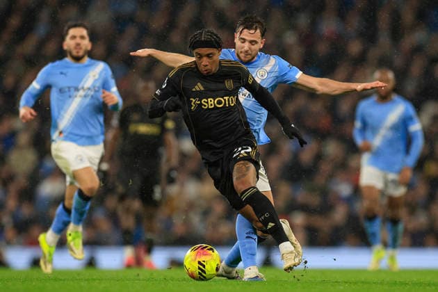 Manchester City v Fulham, Premier League Nico Gonzalez (14) of Manchester City gets a yellow card for this foul on Kevin (22) of Fulham during the Premier League match between Manchester City and Fulham at the Etihad Stadium, Manchester, UK on 11 February 2026. Manchester Etihad Stadium Manchester UK Editorial use only DataCo restrictions apply See www.football-dataco.com , Copyright: xConorxMolloyx PSI-23725-0056