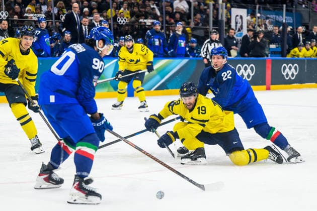 260211 Adrian Kempe of Sweden and Diego Kostner of Italy in the men s Ice hockey, Eishockey game between Sweden and Italy during day 5 of the 2026 Winter Olympics on February 11, 2026 in Milan. Photo: Carl Sandin BILDBYRAN kod CS CS0870 ishockey ice hockey Olympic Games, Olympische Spiele, Olympia, OS olympics winter olympics os ol olympiska spel vinter-os olympiske leker milano cortina 2026 milan cortina 2026 milano cortina 2026 olympic games milano cortina 2026 winter olympic games milano cortina-os milano cortina-ol vinter-ol 5 bbeng sverige sweden italien italy *** 260211 Adrian Kempe of Sweden and Diego Kostner of Italy in the men s ice hockey game between Sweden and Italy during day 5 of the 2026 Winter Olympics on February 11, 2026 in Milan Photo Carl Sandin BILDBYRAN kod CS CS0870 ishockey ice hockey olympic games olympics winter olympics os ol olympiska spel vinter os olympiske leker milano cortina 2026 milan cortina 2026 milano cortina 2026 olympic games milano cortina 2026 winter olympic games milano cortina os milano cortina ol vinter ol 5 bbeng sverige sweden italien italy  Copyright: CARLxSANDIN BB260211CS194