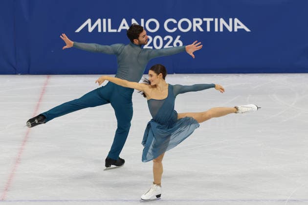 February 11, 2026, Milan, Italy: LAURENCE FOURNIER BEAUDRY and GUILLAUME CIZERON (FRA) during gold medal performance in the Ice Dance Free Dance at the Milano Cortina 2026 Winter Olympic Games, Olympische Spiele, Olympia, OS Olympics 2026: Milano Cortina: Figure skating, Eiskunstlauf Ice Dance  - ZUMAc179 20260211_oly_c179_068 Copyright: xMickaelxChavetx