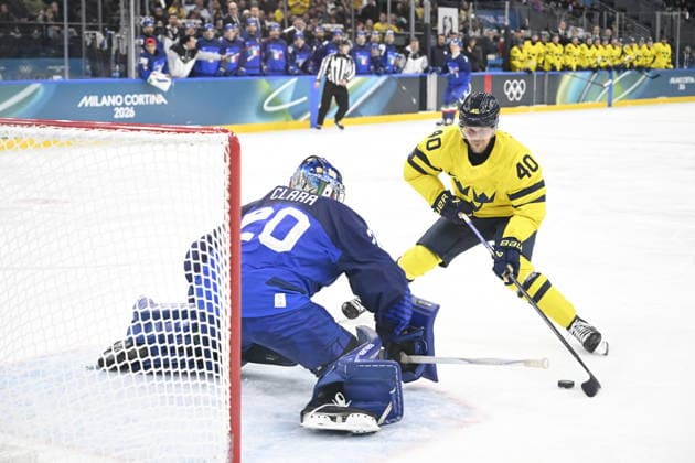 MILANO, ITALIEN 20260211 Sveriges Elias Pettersson med en malchans under ishockeymatchen i grupp B mellan Sverige och Italien i Santagiulia Arena under OS i Milano. *** Bilden ingar i SPORTPAKET. För övriga BETALBILD *** MILANO ITALIEN x10070x *** MILANO, ITALY 20260211 Swedens Elias Pettersson with a chance during the ice hockey match in Group B between Sweden and Italy in Santagiulia Arena during the Milan Olympics Picture in SPORTPAKET For others PAYPICTURE MILANO ITALY x10070x  Copyright: xJessicaxGow TTx OS 2026 ISHOCKEY SVERIGE-ITALIEN