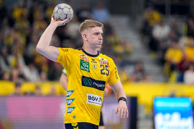 Haukur Thrastarson (RNL, 25), am Ball, Einzelbild, Einzelfoto, Aktion, Action, 11.02.2026, Mannheim (Deutschland), Handball, Bundesliga, Rhein-Neckar Löwen - THW Kiel