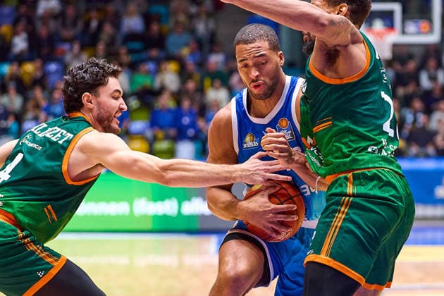 Clayton Guilozet (Gladiators Trier, 04), Jaedon Le Dee (Frankfurt Skyliners, 13), Urald King (Gladiators Trier, 20) GER, Skyliners Frankfurt vs. Gladiators Trier, Basketball, 19. Spieltag, EasyCredit Bundesliga, Spielzeit 2025 2026, 11.02.2026 GER, Skyliners Frankfurt vs. Gladiators Trier, Basketball, 19. Spieltag, EasyCredit Bundesliga, Spielzeit 2025 2026, 11.02.2026 Frankfurt Main Copyright: xEibner-Pressefoto GeraldxOelze-dexStoppanyx EP_ODS