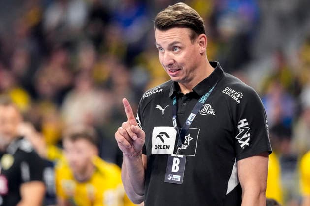 Filip Jicha (Trainer, Cheftrainer, THW), gibt Anweisungen, gestikuliert, mit den Armen gestikulieren, Einzelbild, Einzelfoto, Aktion, Action, 11.02.2026, Mannheim (Deutschland), Handball, Bundesliga, Rhein-Neckar Löwen - THW Kiel