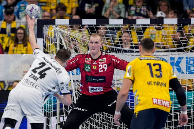 v.li.: Lukas Zerbe (THW, 24), David Späth (Torwart, RNL, 29), Sebastian Heymann (RNL, 13), Aktion, Action, Spielszene, 11.02.2026, Mannheim (Deutschland), Handball, Bundesliga, Rhein-Neckar Löwen - THW Kiel