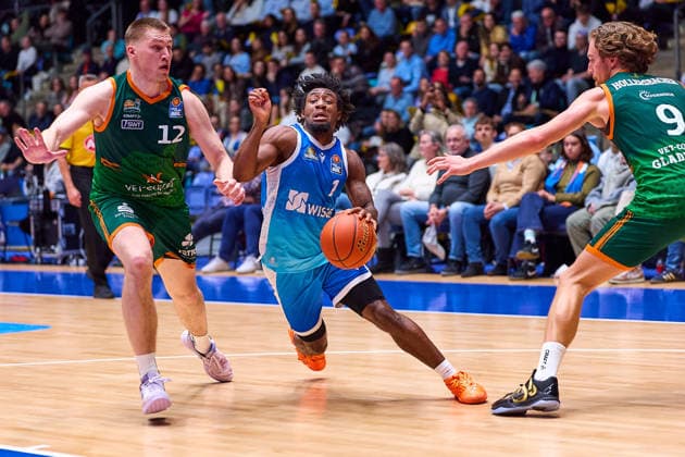 Martin Linssen (Gladiators Trier, 12), Isaiah Swope (Frankfurt Skyliners, 01), Marco Hollersbach (Gladiators Trier, 09) GER, Skyliners Frankfurt vs. Gladiators Trier, Basketball, 19. Spieltag, EasyCredit Bundesliga, Spielzeit 2025 2026, 11.02.2026 GER, Skyliners Frankfurt vs. Gladiators Trier, Basketball, 19. Spieltag, EasyCredit Bundesliga, Spielzeit 2025 2026, 11.02.2026 Frankfurt Main Copyright: xEibner-Pressefoto GeraldxOelze-dexStoppanyx EP_ODS