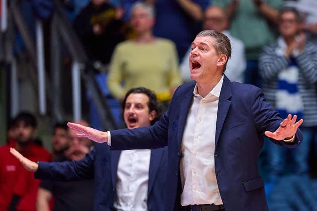 Klaus Perwas (Frankfurt Skyliners, Head Coach) und Sepehr Tarrah (Frankfurt Skyliners, Assistant Coach) gestikulieren GER, Skyliners Frankfurt vs. Gladiators Trier, Basketball, 19. Spieltag, EasyCredit Bundesliga, Spielzeit 2025 2026, 11.02.2026 GER, Skyliners Frankfurt vs. Gladiators Trier, Basketball, 19. Spieltag, EasyCredit Bundesliga, Spielzeit 2025 2026, 11.02.2026 Frankfurt Main Copyright: xEibner-Pressefoto GeraldxOelze-dexStoppanyx EP_ODS