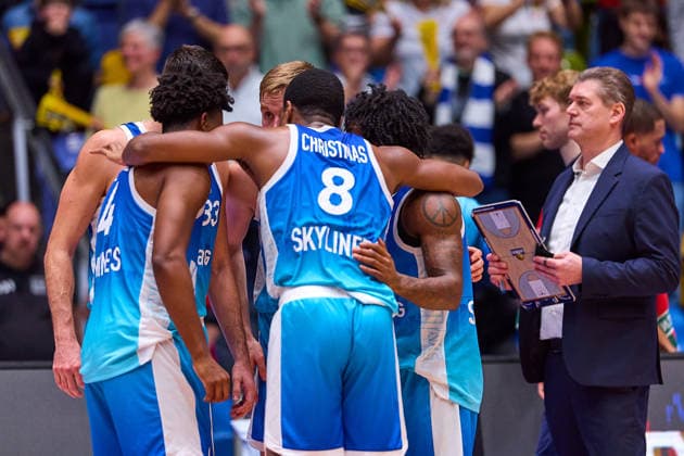 Team der Skyliners Frankfurt in der Auszeit GER, Skyliners Frankfurt vs. Gladiators Trier, Basketball, 19. Spieltag, EasyCredit Bundesliga, Spielzeit 2025 2026, 11.02.2026 GER, Skyliners Frankfurt vs. Gladiators Trier, Basketball, 19. Spieltag, EasyCredit Bundesliga, Spielzeit 2025 2026, 11.02.2026 Frankfurt Main Copyright: xEibner-Pressefoto GeraldxOelze-dexStoppanyx EP_ODS