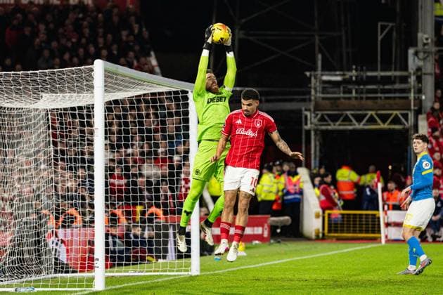 11th February 2026; The City Ground, Nottingham, England; Premier League Football, Nottingham Forest versus Wolverhampton Wanderers; Jose Sa of Wolverhampton Wanderers makes a high catch ahead of Morgan Gibbs-White of Nottingham Forest  GodfreyxPitt Content restricted for UK based newspaper