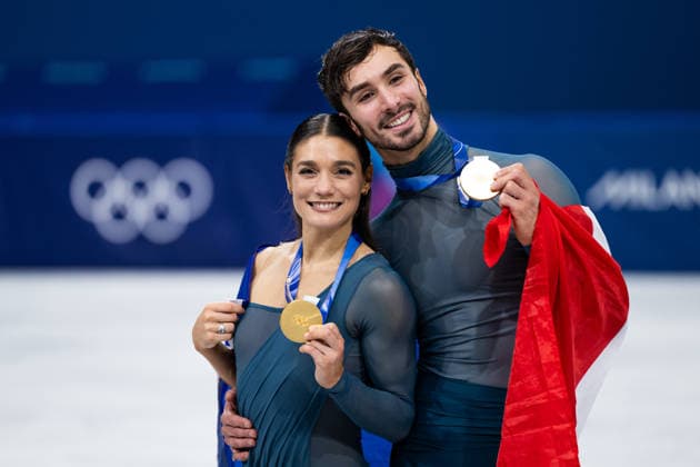 260211 Laurence Fournier Beaudry and Guillaume Cizeron of France celebrate with their gold medals after competing in the Figure skating, Eiskunstlauf ice dance - free dance program during day 5 of the 2026 Winter Olympics on February 11, 2026 in Milan. Photo: Emma Wallskog BILDBYRAN kod EW EW0627 konstakning figure skating kunstlop Olympic Games, Olympische Spiele, Olympia, OS olympics winter olympics os ol olympiska spel vinter-os olympiske leker milano cortina 2026 milan cortina 2026 milano cortina 2026 olympic games milano cortina 2026 winter olympic games milano cortina-os milano cortina-ol vinter-ol 5 bbeng isdans ice dance *** 260211 Laurence Fournier Beaudry and Guillaume Cizeron of France celebrate with their gold medals after competing in the figure skating ice dance free dance program during day 5 of the 2026 Winter Olympics on February 11, 2026 in Milan Photo Emma Wallskog BILDBYRAN kod EW EW0627 konstakning figure skating kunstlop olympic games olympics winter olympics os ol olympiska spel vinter os olympiske leker milano cortina 2026 milan cortina 2026 milano cortina 2026 olympic games milano cortina 2026 winter olympic games milano cortina os milano cortina ol vinter ol 5 bbeng isdans ice dance  Copyright: EMMAxWALLSKOG BB260211EW086