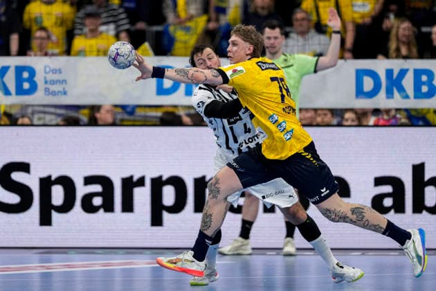 v.li.: Domagoj Duvnjak (THW, 4), Edwin Aspenbäck (RNL, 78), Zweikampf, Spielszene, Duell, duel, tackle, tackling, Dynamik, Action, Aktion, 11.02.2026, Mannheim (Deutschland), Handball, Bundesliga, Rhein-Neckar Löwen - THW Kiel