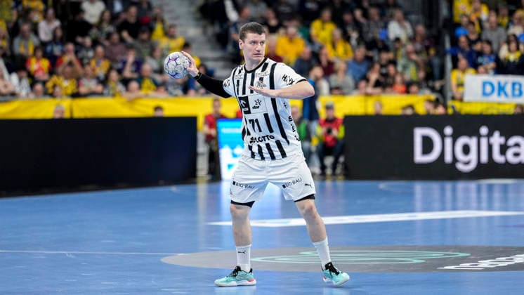 Elias Ellefsen a Skipagotu (THW, 71), am Ball, Freisteller, Ganzkörper, Einzelbild, Einzelfoto, Aktion, Action, 11.02.2026, Mannheim (Deutschland), Handball, Bundesliga, Rhein-Neckar Löwen - THW Kiel