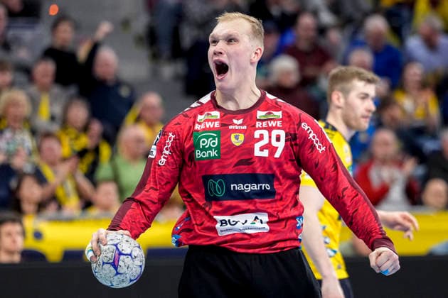 David Späth (Torwart, RNL, 29), Spieler der Rhein-Neckar-Löwen, Einzelbild, Einzelfoto, Aktion, Action, Jubel, jubeln, jubelt, celebration, Freude, freuen, freut sich, zuversichtlich, optimistisch, positiv, Spielszene, 11.02.2026, Mannheim (Deutschland), Handball, Bundesliga, Rhein-Neckar Löwen - THW Kiel