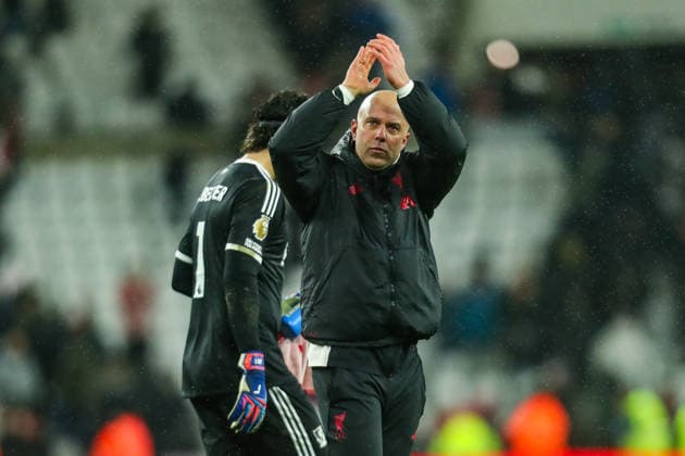 Sunderland v Liverpool, Premier League Arne Slot Manager Of Liverpool applauds the fans during the Sunderland v Liverpool Premier League match at the Stadium of Light, Sunderland, England on 11 February 2026 Credit: Lee Keuneke Every Second Media Editorial use only. All images are copyright Every Second Media Limited. No images may be reproduced without prior permission. All rights reserved. Premier League and Football League images are subject to licensing agreements with Football DataCo Limited. see https: www.football-dataco.com Copyright: xIMAGO EveryxSecondxMediax ESM-1795-0043 LeexKeunekex xEveryxSecondxMediax