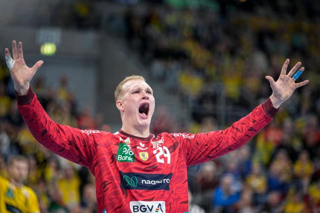 David Späth (Torwart, RNL, 29), Spieler der Rhein-Neckar-Löwen, Einzelbild, Einzelfoto, Aktion, Action, Jubel, jubeln, jubelt, celebration, Freude, freuen, freut sich, zuversichtlich, optimistisch, positiv, Spielszene, 11.02.2026, Mannheim (Deutschland), Handball, Bundesliga, Rhein-Neckar Löwen - THW Kiel