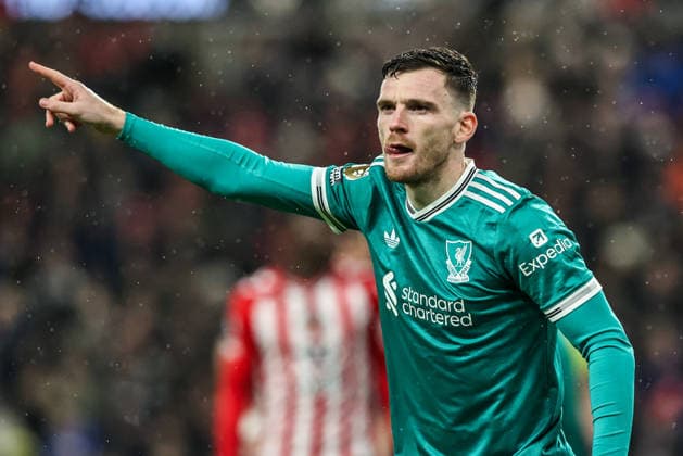 Premier League Sunderland v Liverpool Andrew Robertson of Liverpool gives his team instructions during the Premier League match Sunderland vs Liverpool at Stadium Of Light, Sunderland, United Kingdom on 11 February 2026 (Photo by Alfie Cosgrove News Images) Sunderland Stadium Of Light Tyne and Wear United Kingdom Copyright: xAlfiexCosgrove NewsxImagesx
