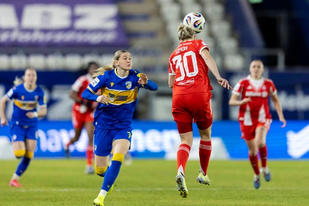 Google Pixel Frauen-Bundesliga: FC Carl Zeiss Jena vs. FC Bayern München; Jena; 11.02.2026 Melina Reuter ( 7; FC Carl Zeiss Jena) gegen Carolin Simon ( 30; FC Bayern München) Google Pixel Frauen-Bundesliga: FC Carl Zeiss Jena vs. FC Bayern München; ad hoc arena im Ernst-Abbe-Sportfeld; 11.02.2026 DFB REGULATIONS PROHIBIT ANY USE OF PHOTOGRAPHS AS IMAGE SEQUENCES AND OR QUASI-VIDEO. Copyright: xBEAUTIFULxSPORTS Duehringx