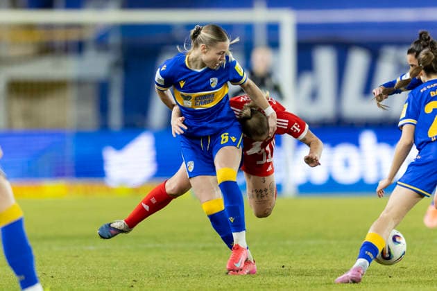 Google Pixel Frauen-Bundesliga: FC Carl Zeiss Jena vs. FC Bayern München; Jena; 11.02.2026 Georgia Stanway ( 31; FC Bayern München) gegen Nike Andersson ( 6; FC Carl Zeiss Jena) Google Pixel Frauen-Bundesliga: FC Carl Zeiss Jena vs. FC Bayern München; ad hoc arena im Ernst-Abbe-Sportfeld; 11.02.2026 DFB REGULATIONS PROHIBIT ANY USE OF PHOTOGRAPHS AS IMAGE SEQUENCES AND OR QUASI-VIDEO. Copyright: xBEAUTIFULxSPORTS Duehringx