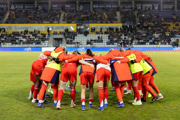 Google Pixel Frauen-Bundesliga: FC Carl Zeiss Jena vs. FC Bayern München; Jena; 11.02.2026 FC Bayern München vorm Spiel Google Pixel Frauen-Bundesliga: FC Carl Zeiss Jena vs. FC Bayern München; ad hoc arena im Ernst-Abbe-Sportfeld; 11.02.2026 DFB REGULATIONS PROHIBIT ANY USE OF PHOTOGRAPHS AS IMAGE SEQUENCES AND OR QUASI-VIDEO. Copyright: xBEAUTIFULxSPORTS Duehringx