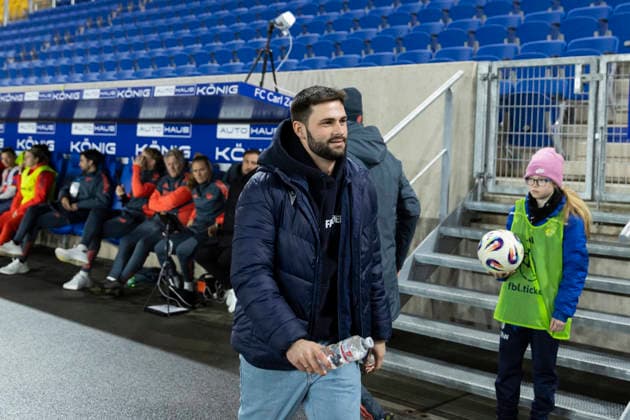 Google Pixel Frauen-Bundesliga: FC Carl Zeiss Jena vs. FC Bayern München; Jena; 11.02.2026 Florian Kästner (Chef-Trainer; FC Carl Zeiss Jena) Google Pixel Frauen-Bundesliga: FC Carl Zeiss Jena vs. FC Bayern München; ad hoc arena im Ernst-Abbe-Sportfeld; 11.02.2026 DFB REGULATIONS PROHIBIT ANY USE OF PHOTOGRAPHS AS IMAGE SEQUENCES AND OR QUASI-VIDEO. Copyright: xBEAUTIFULxSPORTS Duehringx