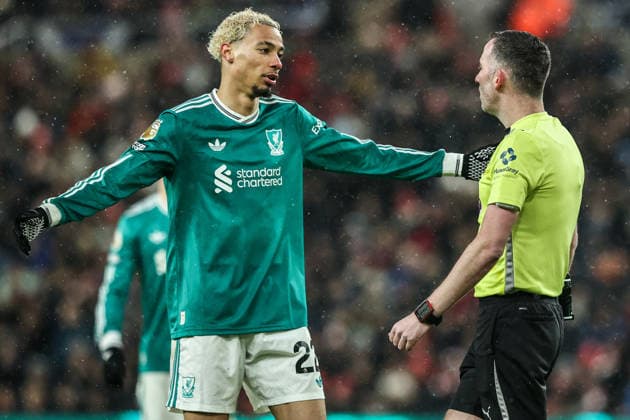 Premier League Sunderland v Liverpool Hugo Ekitike of Liverpool appeals to referee Chris Kavanagh during the Premier League match Sunderland vs Liverpool at Stadium Of Light, Sunderland, United Kingdom on 11 February 2026 (Photo by Alfie Cosgrove News Images) Sunderland Stadium Of Light Tyne and Wear United Kingdom Copyright: xAlfiexCosgrove NewsxImagesx
