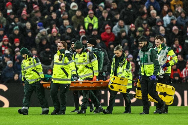 Premier League Sunderland v Liverpool Wataru Endo of Liverpool is stretchered off during the Premier League match Sunderland vs Liverpool at Stadium Of Light, Sunderland, United Kingdom on 11 February 2026 (Photo by Alfie Cosgrove News Images) Sunderland Stadium Of Light Tyne and Wear United Kingdom Copyright: xAlfiexCosgrove NewsxImagesx