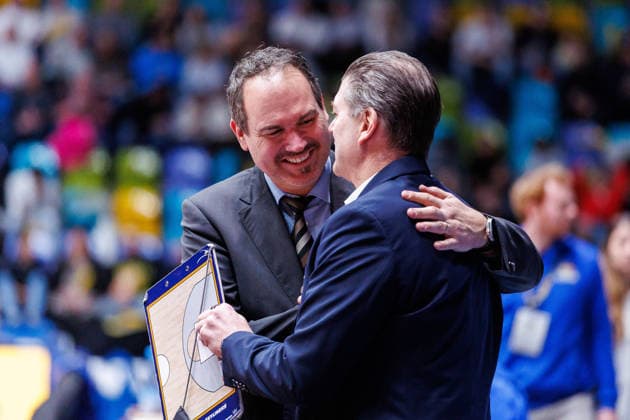 easycredit BBL, Frankfurt Skyliners - VET-CONCEPT Gladiators Trier, 11.02.2026 Kommissar Markus Horn im Gespräch mit Trainer Klaus Perwas (Frankfurt Skyliners) Spiel der easycredit BBL Frankfurt Skyliners - VET-CONCEPT Gladiators Trier; am 19. Spieltag der Saison 25 26 in der Süwag Energie ARENA am 11.02.2026 Copyright: xBEAUTIFULxSPORTS Hahnex