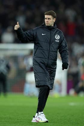 Aston Villa v Brighton & Hove Albion - Premier League Fabian Hurzeler, Manager of Brighton and Hove Albion thumbs up to fans after the Premier League match between Aston Villa and Brighton & Hove Albion at Villa Park on February 11, 2026 in Birmingham, England. WARNING! This Photograph May Only Be Used For Newspaper And Or Magazine Editorial Purposes. May Not Be Used For Publications Involving 1 player, 1 Club Or 1 Competition Without Written Authorisation From Football DataCo Ltd. For Any Queries, Please Contact Football DataCo Ltd on +44 (0) 207 864 9121 Birmingham Villa Park England United Kingdom Copyright: xAllstarxPicturexLibraryxLtdx
