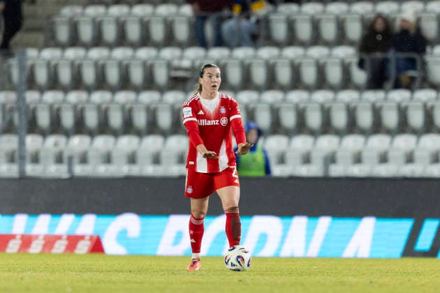 Google Pixel Frauen-Bundesliga: FC Carl Zeiss Jena vs. FC Bayern München; Jena; 11.02.2026 Vanessa Gilles ( 2; FC Bayern München) Google Pixel Frauen-Bundesliga: FC Carl Zeiss Jena vs. FC Bayern München; ad hoc arena im Ernst-Abbe-Sportfeld; 11.02.2026 DFB REGULATIONS PROHIBIT ANY USE OF PHOTOGRAPHS AS IMAGE SEQUENCES AND OR QUASI-VIDEO. Copyright: xBEAUTIFULxSPORTS Duehringx